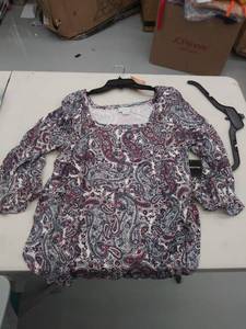 lot 29102 image: womens large shirt
