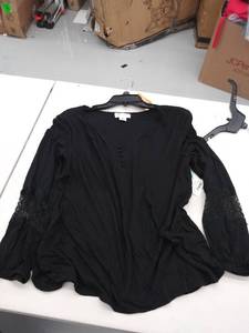 lot 29104 image: womens large long sleeve