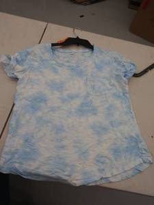 lot 29107 image: womens large shirt