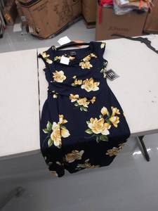 lot 29128 image: womens 6 dress
