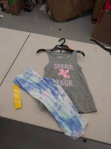 lot 29129 image: girls size 8 outfit