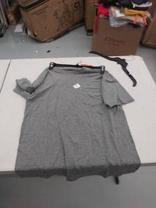 lot 29130 image: mens medium shirt