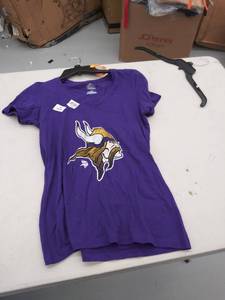 lot 29143 image: womens small shirt