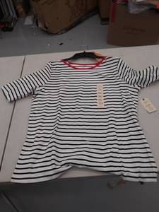 lot 29155 image: womens XXL top- dirty