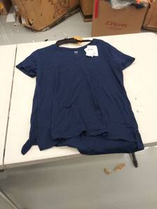 lot 29160 image: womens large shirt