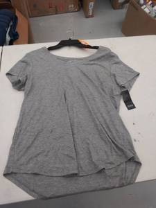 lot 29172 image: womens xl top