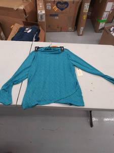 lot 29201 image: womens medium top
