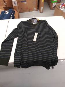 lot 29209 image: mens XXL shirt