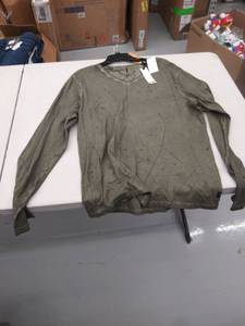 lot 29212 image: womens xl top