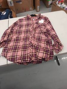 lot 29225 image: womens XXL shirt