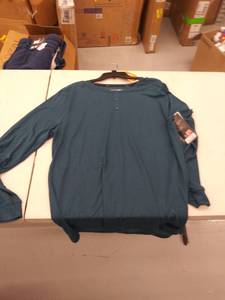 lot 29230 image: mens XL shirt