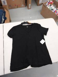 lot 29252 image: womens large top