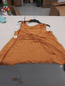 lot 29279 image: womens large top