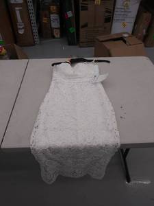 lot 29280 image: womens size 2 dress