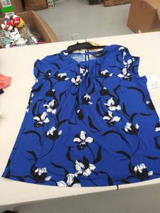 lot 29283 image: womens large top