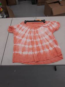 lot 29293 image: womens xl t shirt- small holes