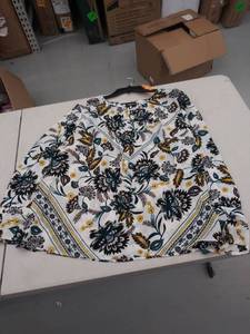 lot 29303 image: womens 1x top