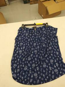 lot 29333 image: womens small top