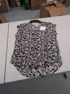 lot 29335 image: womens small top