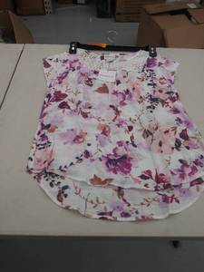 lot 29337 image: womens small top