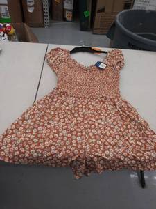 lot 29344 image: juniors large romper