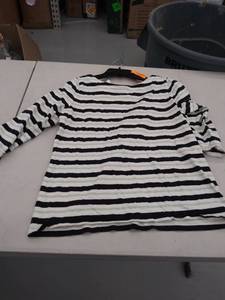lot 29345 image: womens large top