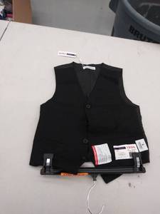 lot 29350 image: boys size 8 vest