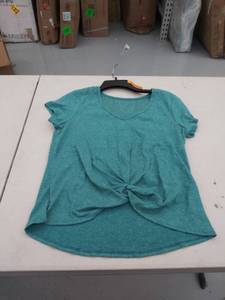 lot 29365 image: womens large top