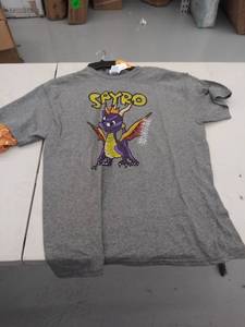 lot 29404 image: large t shirt- has hole in back