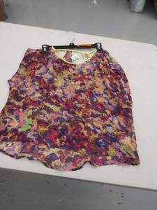 lot 29407 image: womens xl top