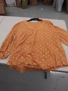 lot 29413 image: womens top size unknown
