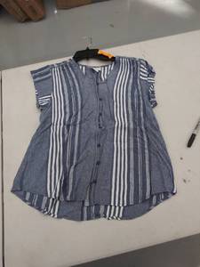 lot 29458 image: womens large top