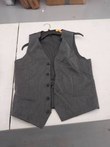 lot 29468 image: mens small vest