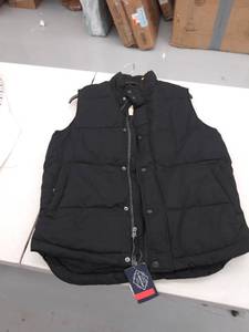 lot 29470 image: mens small vest