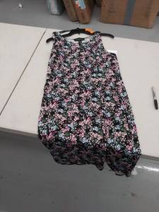 lot 29471 image: womens large vest