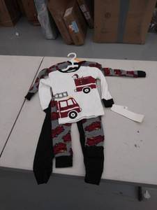 lot 29478 image: boys 3T pajamas