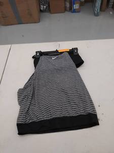 lot 29523 image: ladies medium top