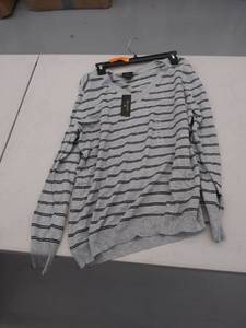 lot 29531 image: womens xxl sweater