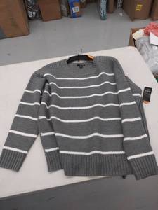 lot 29549 image: womens petite xl sweater