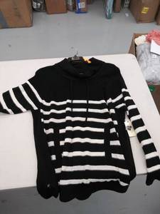 lot 29550 image: womens xxl sweater