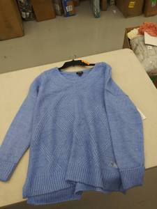 lot 29561 image: womens xxl sweater