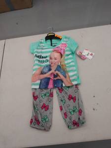 lot 29574 image: girls size 4 PJs