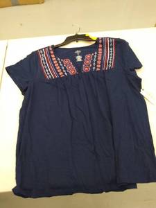 lot 29577 image: womens 1x top