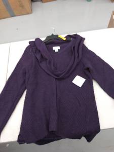 lot 29578 image: womens 1x sweater with scarf