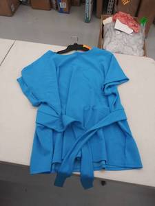 lot 29586 image: womens 2x top