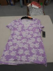lot 29589 image: womens small top