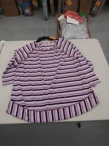lot 29611 image: womens xl top