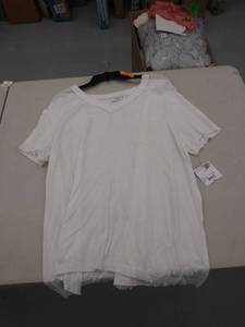 lot 29614 image: womens 1x top