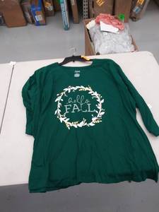 lot 29615 image: womens 3x top