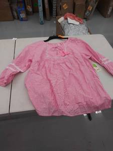 lot 29616 image: womens 1x top